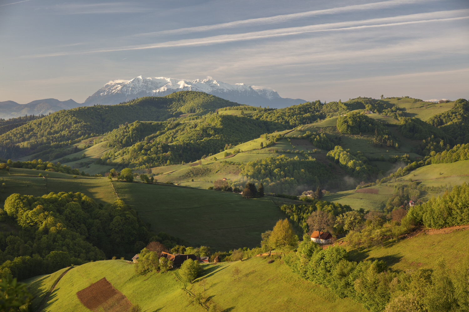 breathtaking travel photography idea landscape with mountains