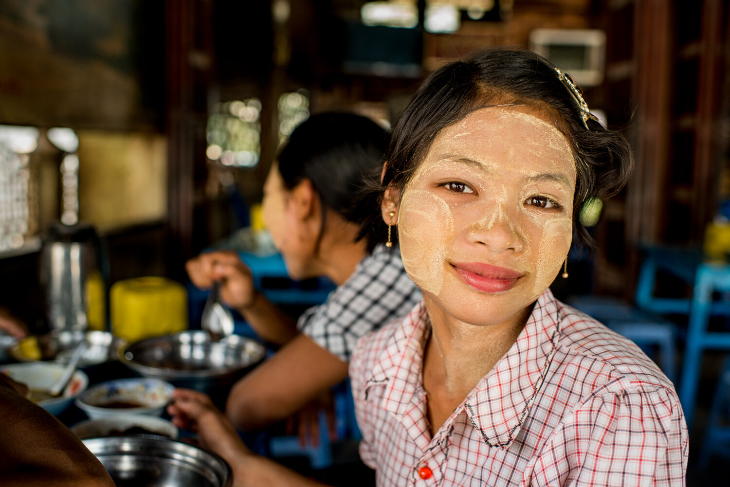 Shan Waitress 9 Tips for Better Environmental Portraits